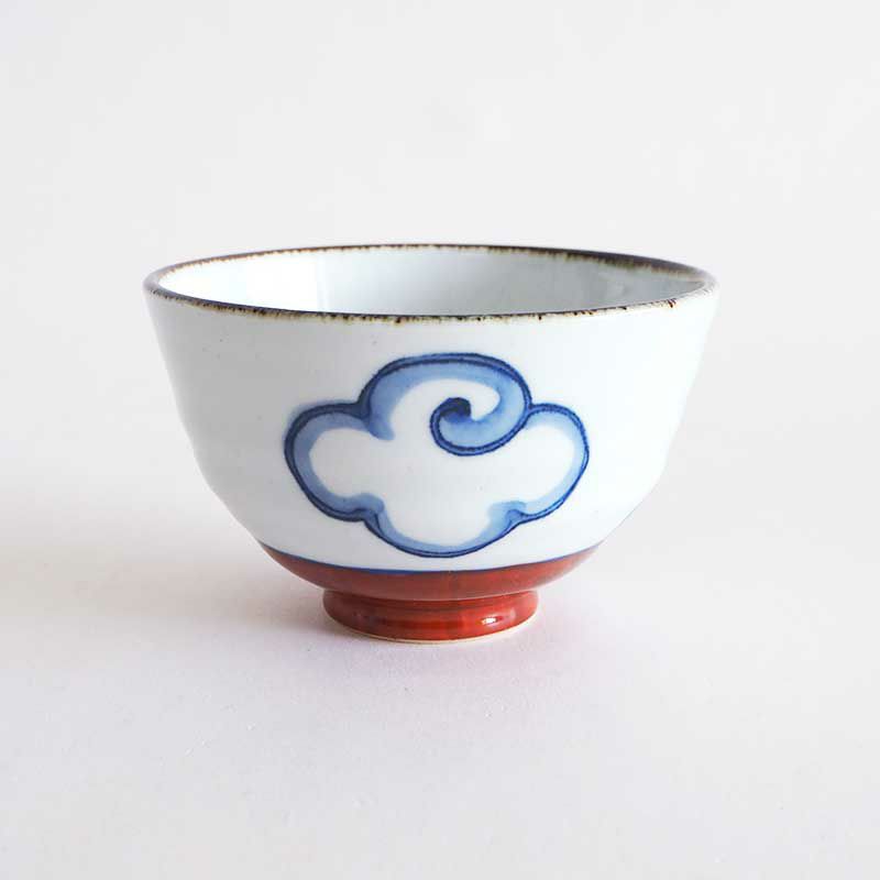 対面には雲が描かれています