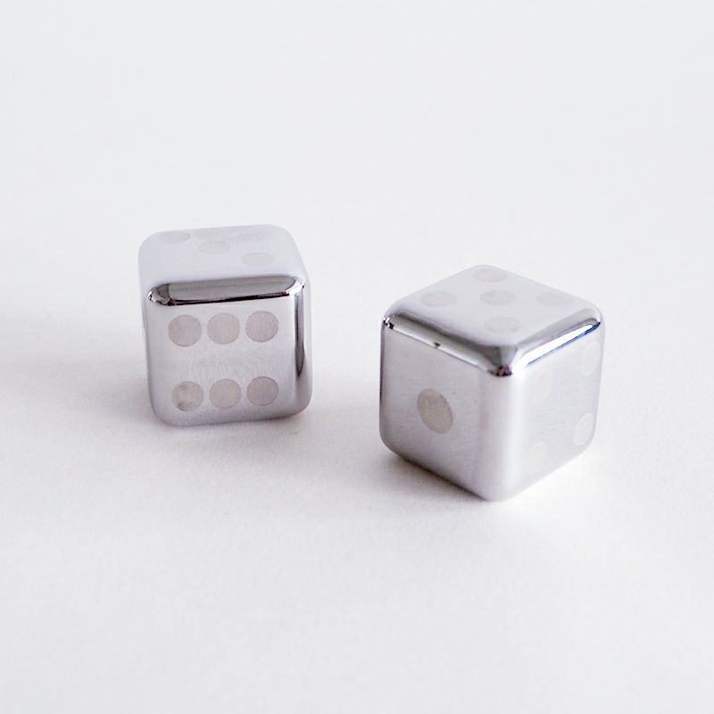 冷凍庫で冷やして使用します　溶けないので冷たさが持続します