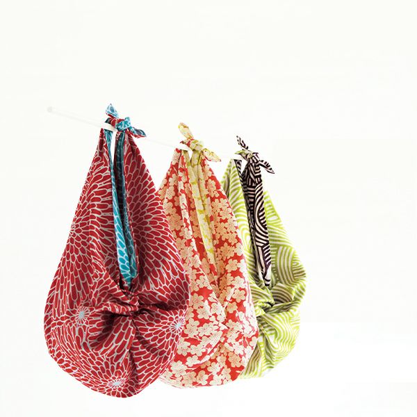 贈答から日常使いまで三巾伊砂文様両面ふろしき 菊 ウスムラサキ/セイジ