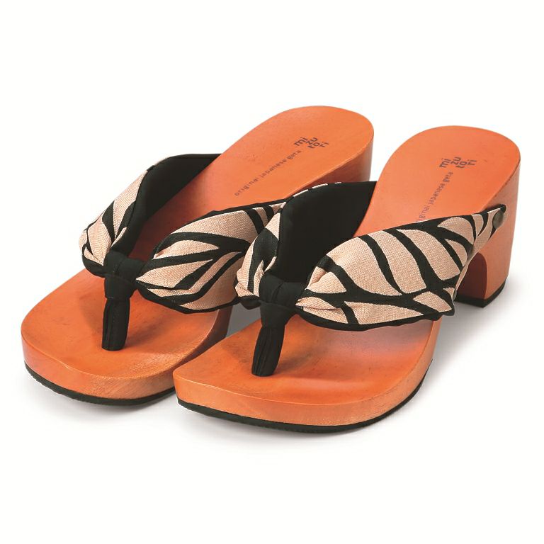 こちらは人気のリーフ柄　です