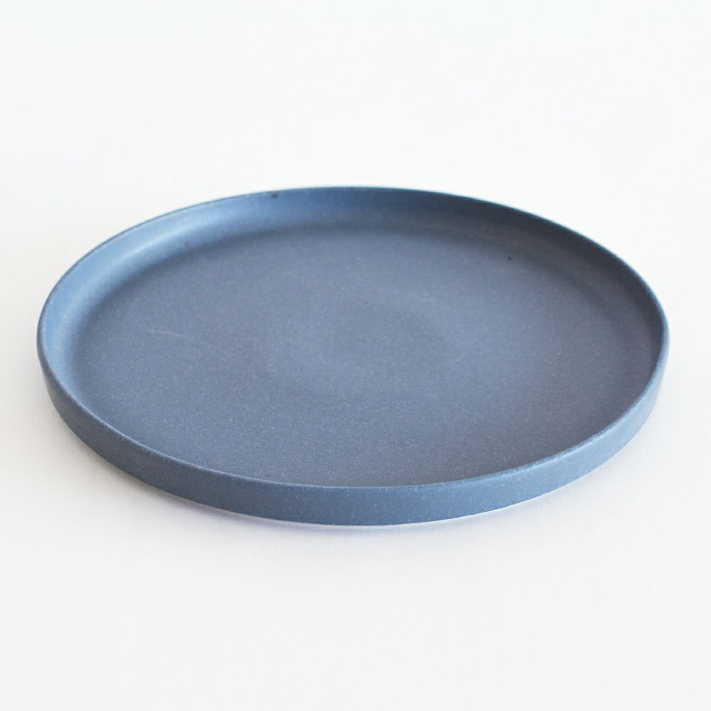 こちらはネイビーです