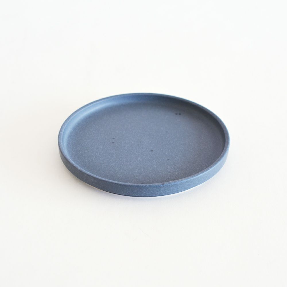 こちらはネイビーです