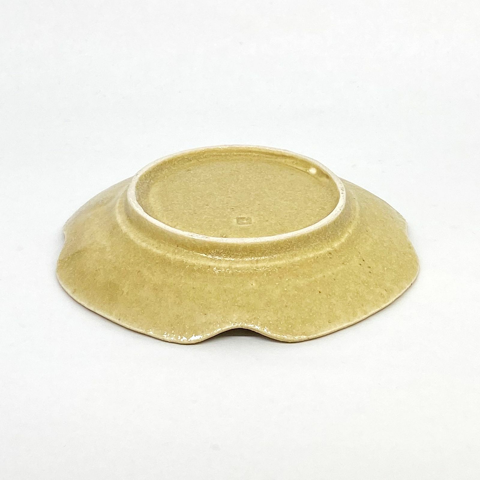 黄瀬戸輪花高台鉢