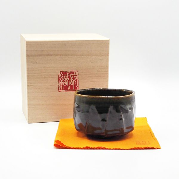 奥村博昭さんの織部抹茶碗