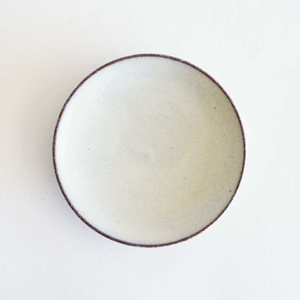 白釉彫 コーヒー碗皿のソーサーです