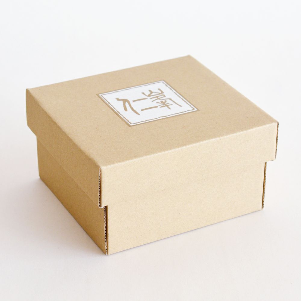 箱付きなので贈り物にもぴったりです