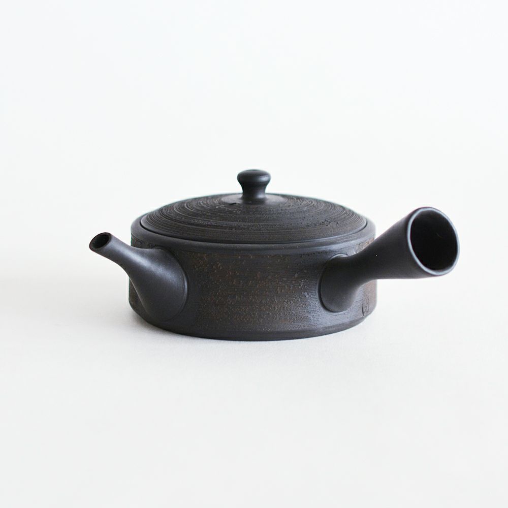 黒燻平切立形糸目急須 玉光 8号｜和食器通販｜織部 Online Store