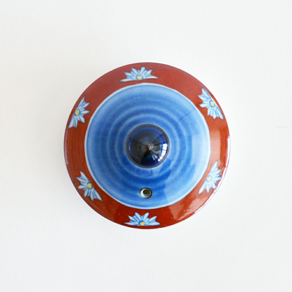 レトロな描き方のお花がポイントです