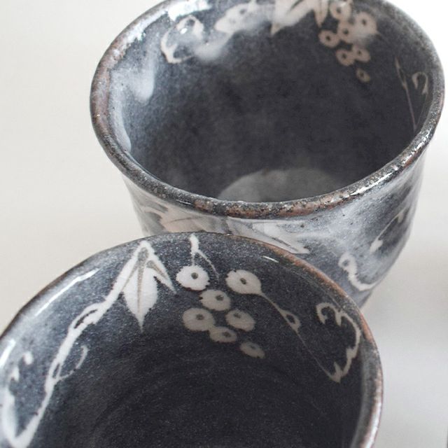 鼠志野 ぶどう 夫婦湯呑｜和食器通販｜織部 Online Store【公式】