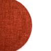麻のような織むらのある生地をもちいた、シンプルな丸いマット。他のサイズとの組み合わせが可愛らしい。四角いテーブルの上が丸いアクセントで、とてもかわいらしくコーディネート出来る四季彩 サークルマットM 赤