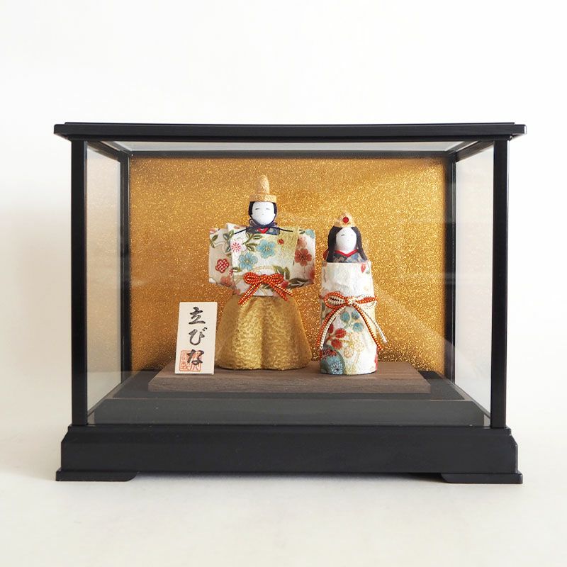 高さ15cmくらいの雛人形が入れられます。※雛人形別売りです。サイズを確かめてお買い求めください