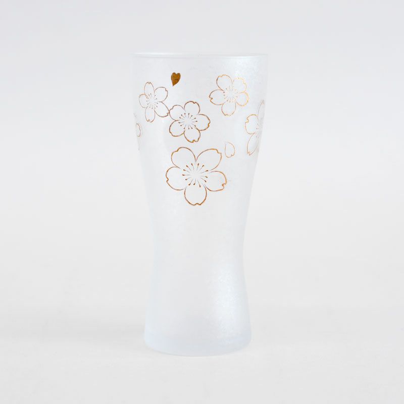 泡立つビールが映えるフォルムです