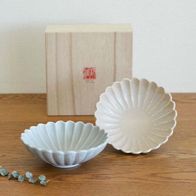 和食にも洋食にも合わせやすく、シンプルで毎日使っても飽きがこないデザインのうつわKIKKA鉢ペア