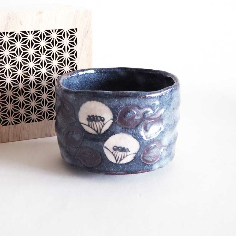 一口抹茶碗 椿 鼠志野