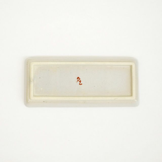 裏には窯元の名前が入っています