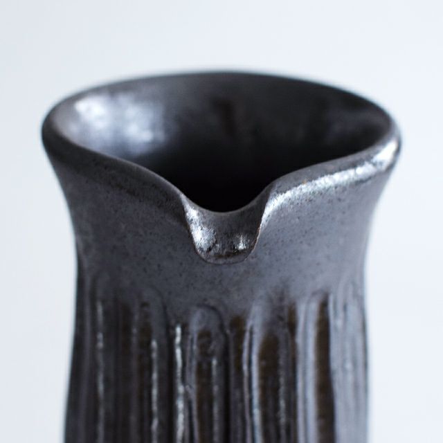 黒錆彫水差し花入｜和食器通販｜織部 Online Store【公式】