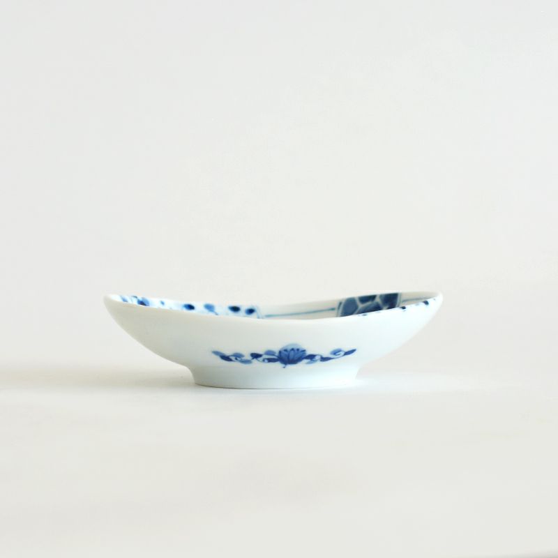 花伊万里楕円深皿 3.5寸