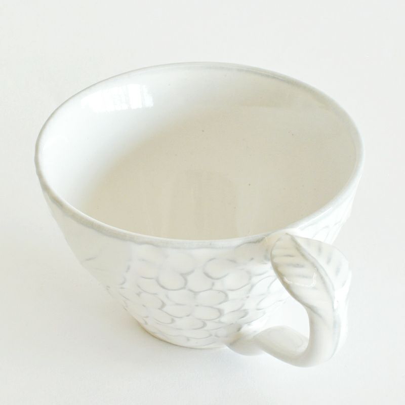 花彫りコーヒー碗 ホワイト