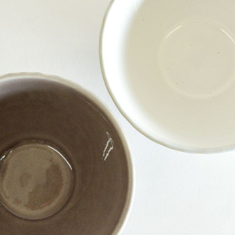 花彫りコーヒー碗 ホワイト