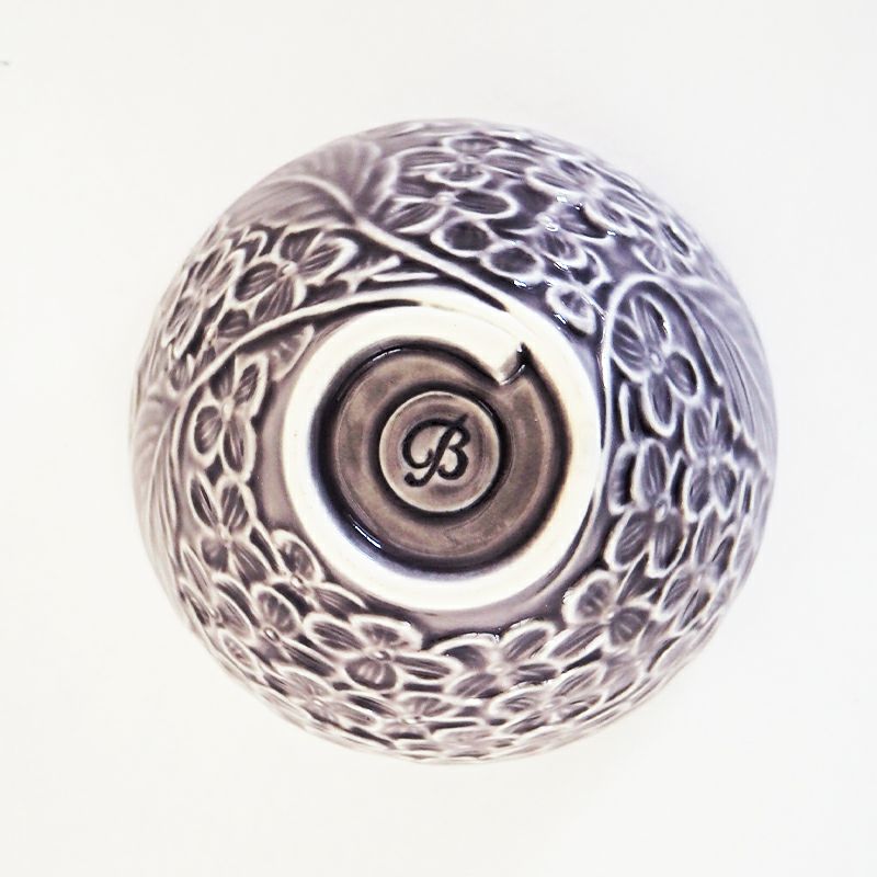 花彫り 飯碗 青紫