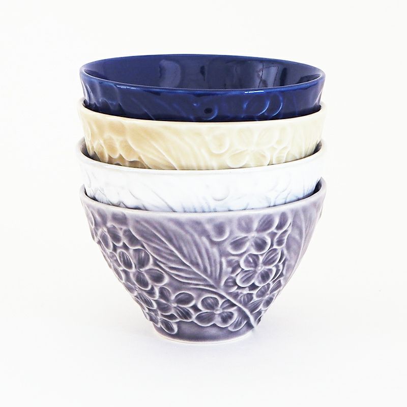 花彫り 飯碗 青紫