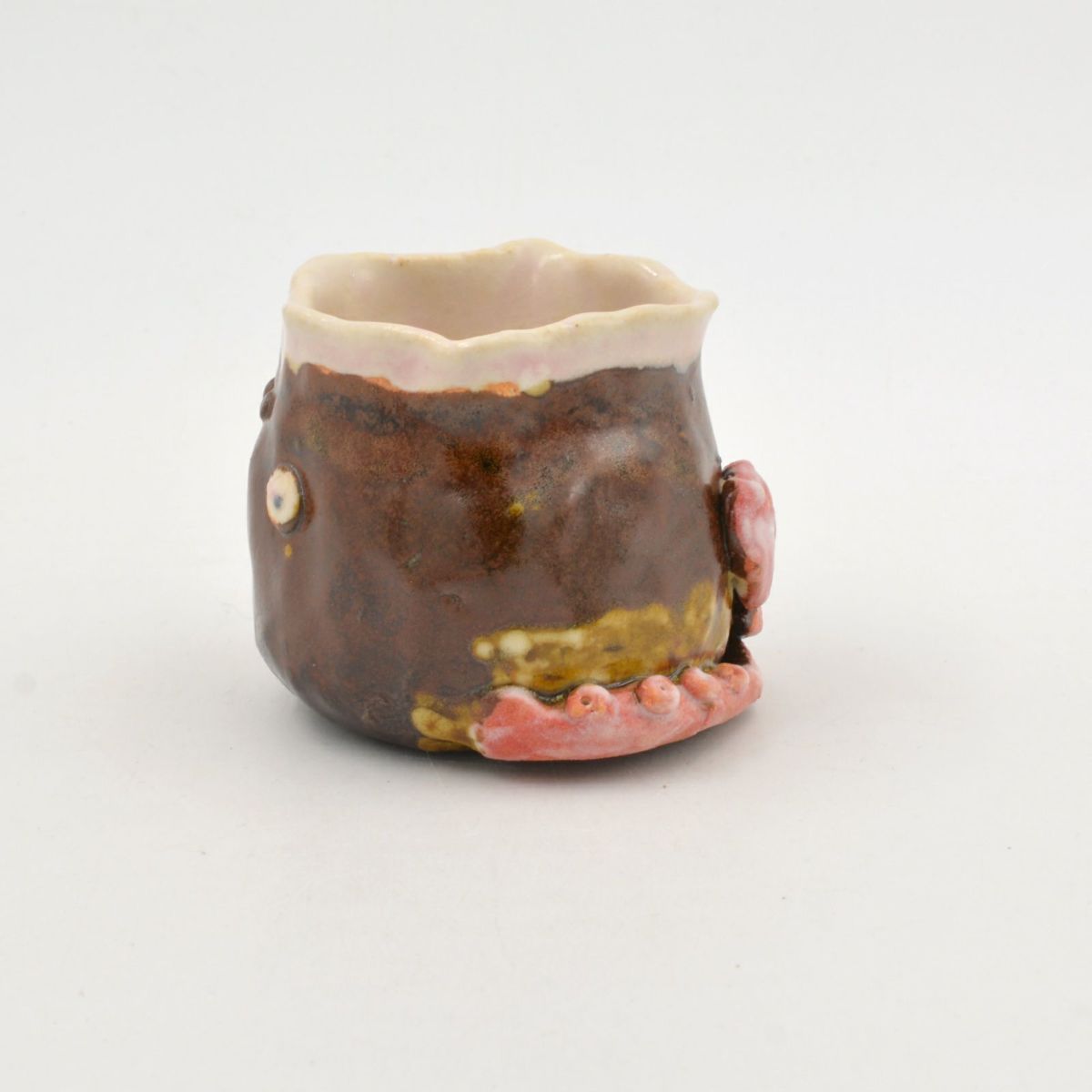 遺品整理◼️蔵から可愛らしい織部焼？と思われるお猪口、ぐい呑みが出てきました。 遺品整理◼️蔵から可愛らしい織部焼？と思われるお猪口、ぐい呑みが