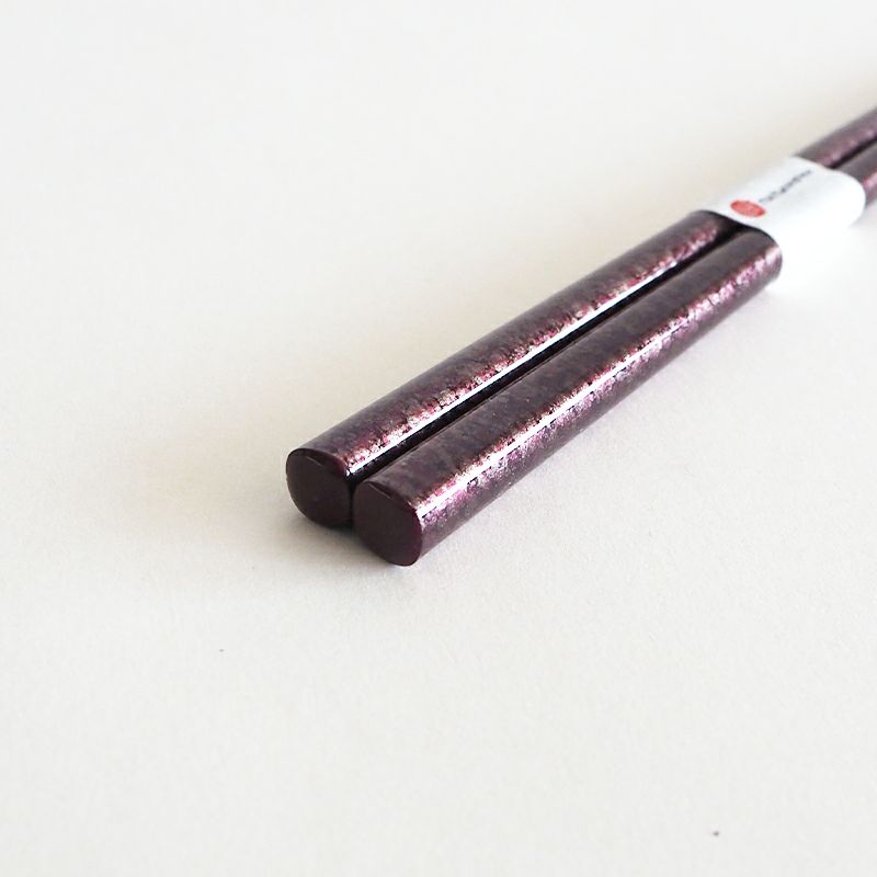 天の装飾はシンプルな四角型、やや丸みを帯びています