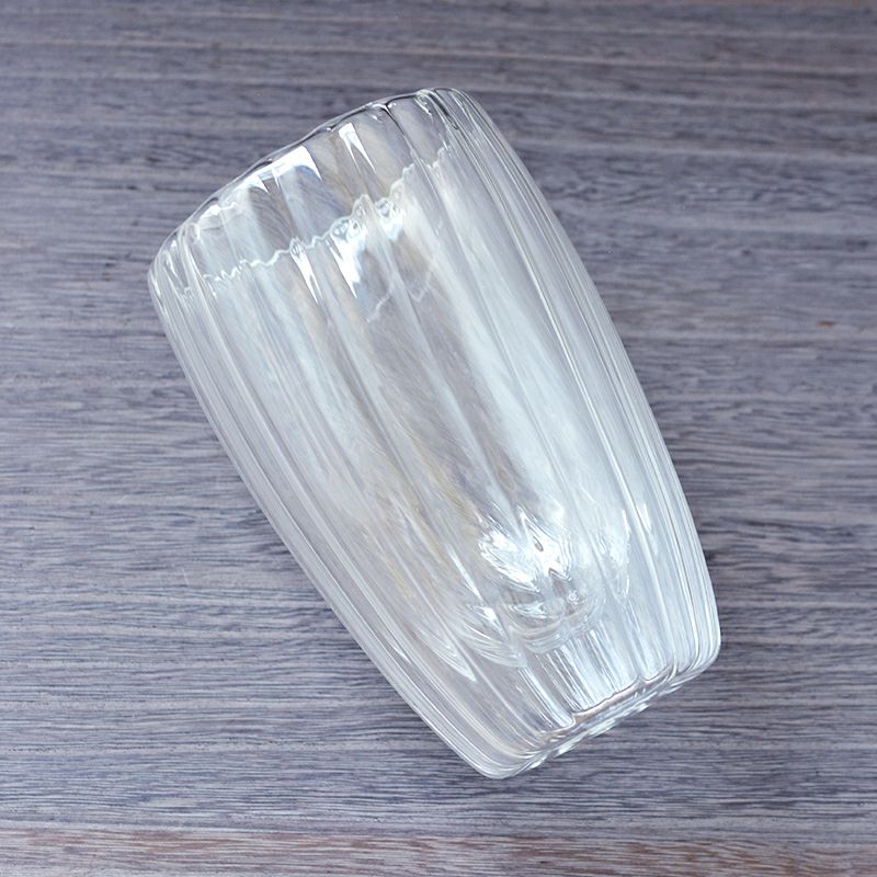 表面がモール状にデザインされた凹凸のあるガラス
