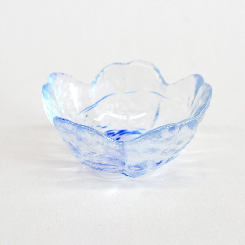 盛付ける料理が映える形状です。