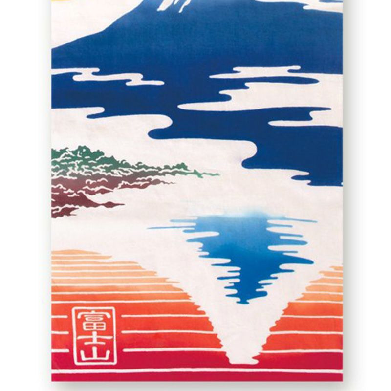 湖に写り込んだ富士山が美しい