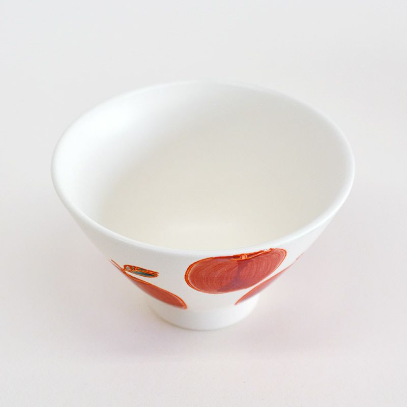 シンプルでモダンな形状の茶碗です