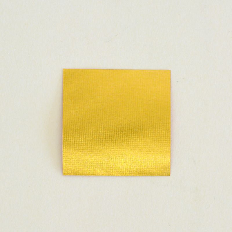 敷き紙は表が赤、裏は金色です。