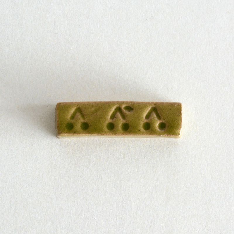 織部オリジナルの箸置きです。