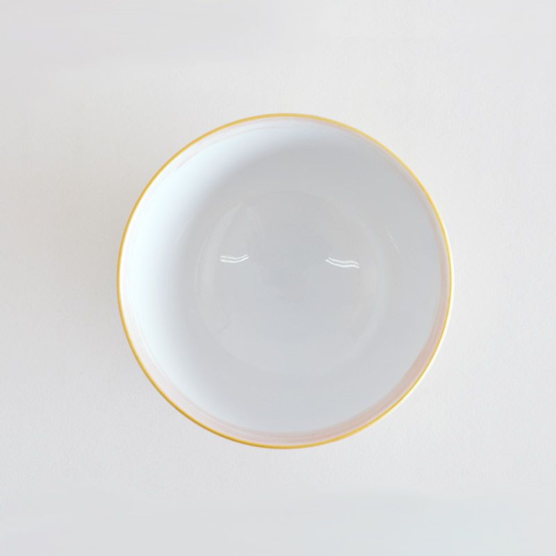 縁取りに金の線が施されています