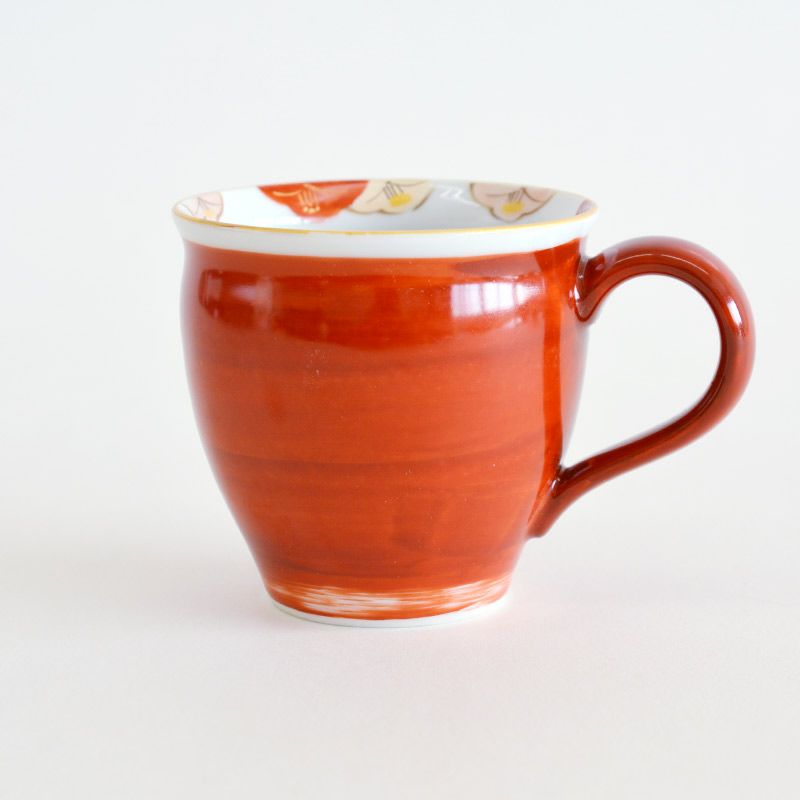 蔵珍窯を象徴する赤絵ノ具で描かれたマグカップです
