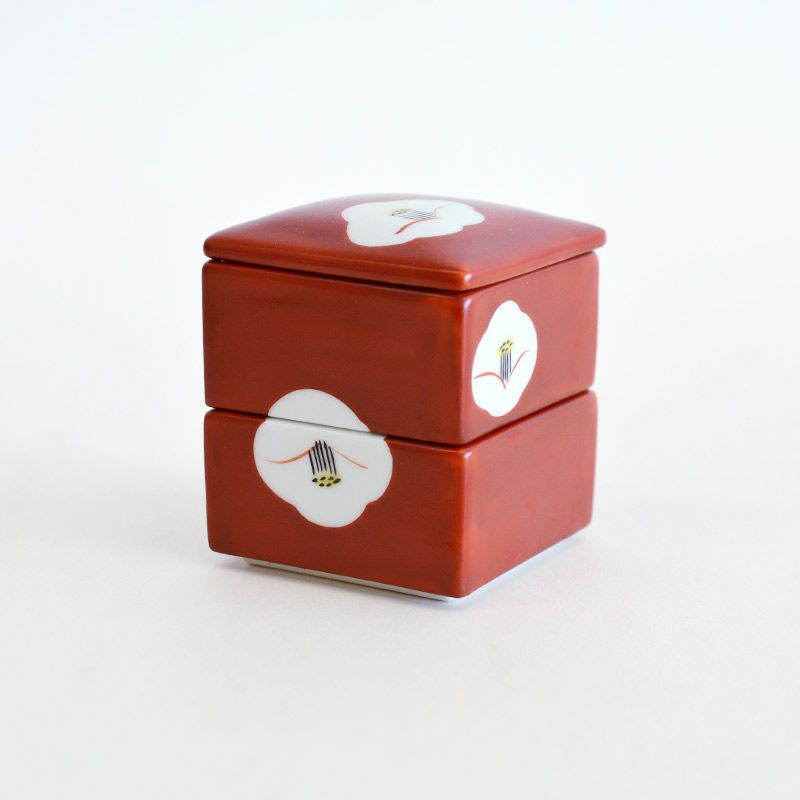 岐阜県多治見市の蔵珍窯でつくられた小さな重箱です