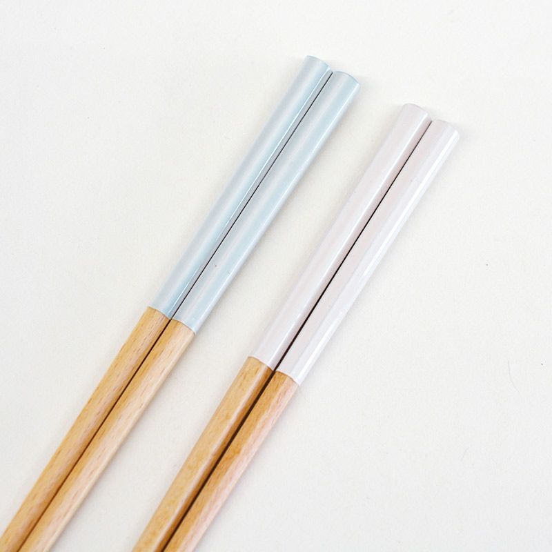 シンプルでやさしい色彩の箸です