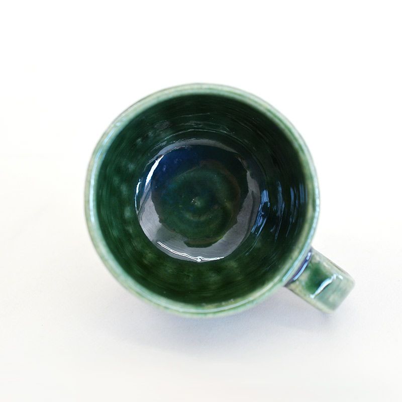 織部釉の独特な色彩が美しい