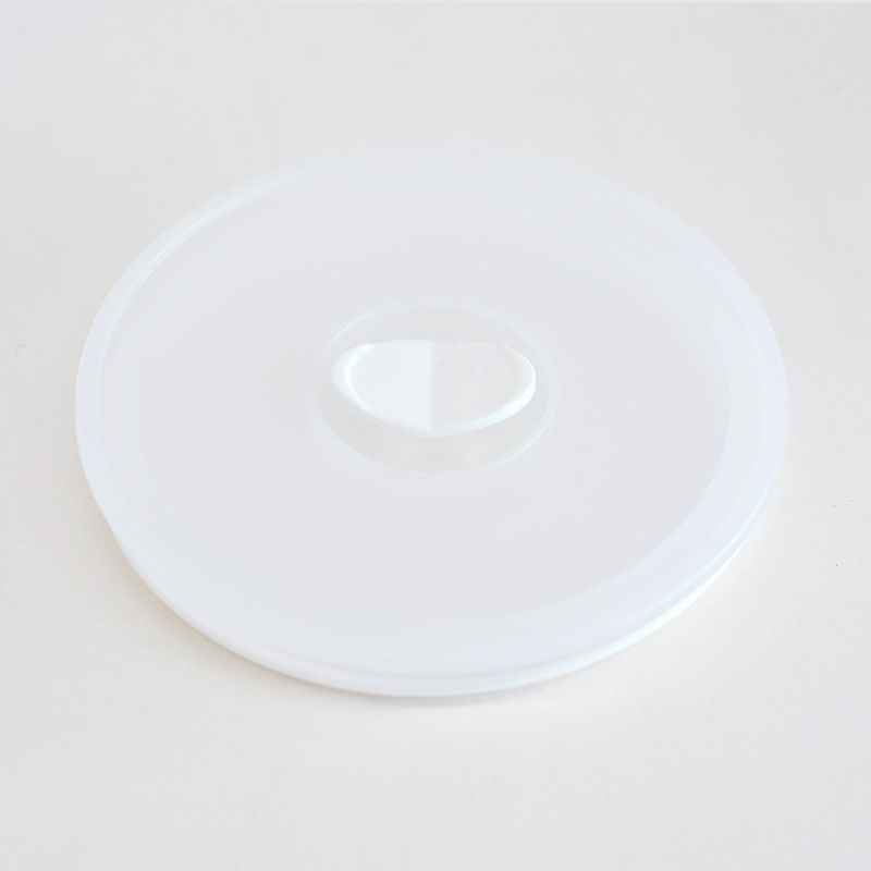 電子レンジ使用の際は蓋のツマミを引っ張ってください