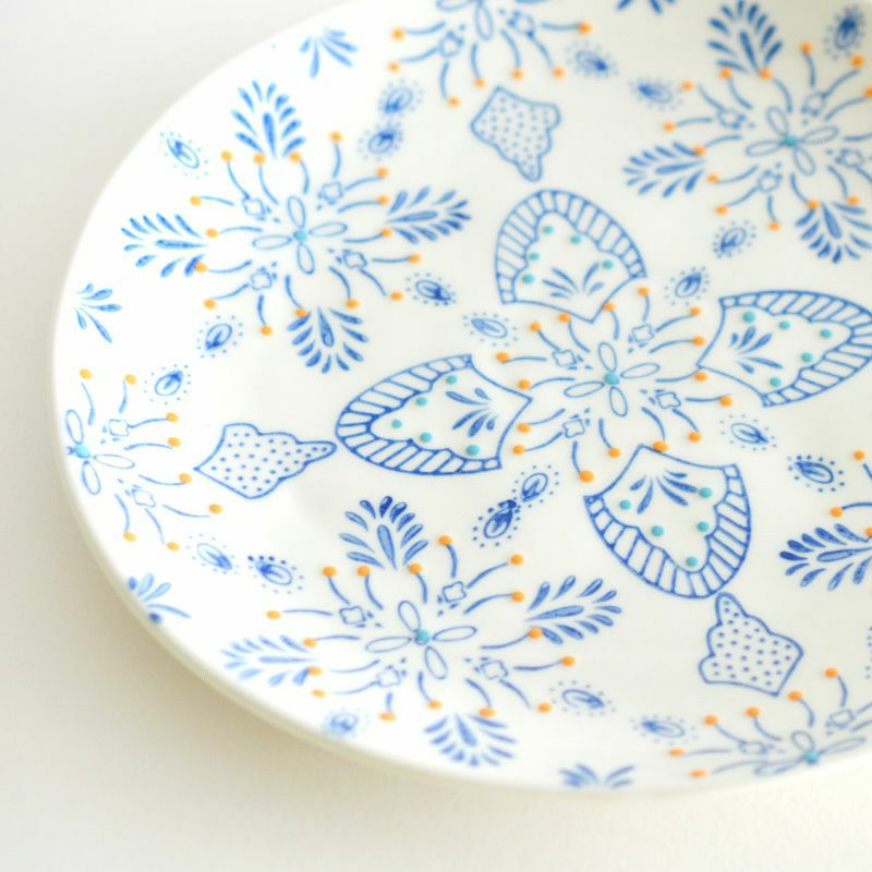 明るい気持ちになりそうな華やかな色合いです