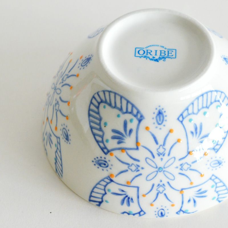 カフェラテなどもたっぷり飲めるサイズです