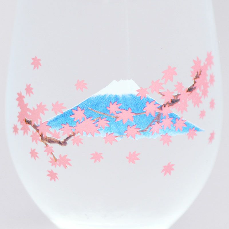 冷たい飲み物を注ぐと富士を背景にもみじが色づきます