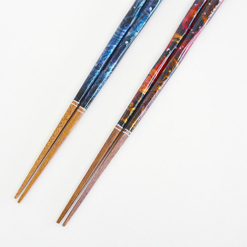 暁光と名付けられた箸で明け方の空に差す光をイメージしています