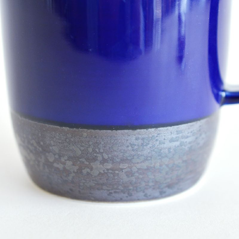 ツートンの表面がおしゃれなマグです