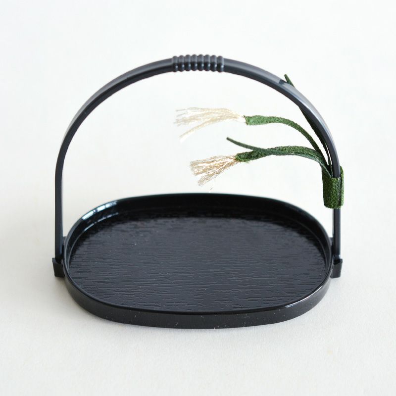 手付きの台は組み立て式です