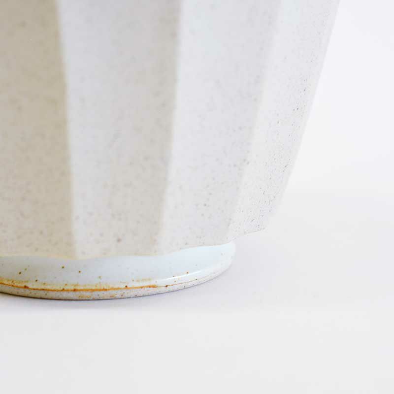 表面はマットな仕上げで滑りにくい仕上げです