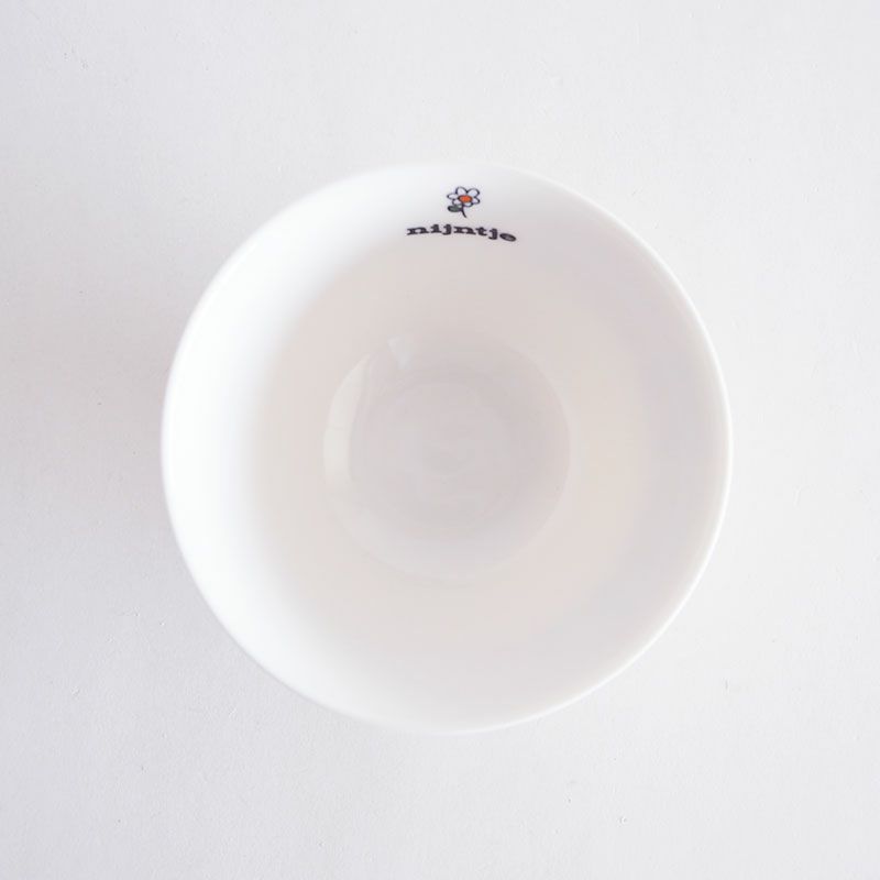 内側に「nijntje」のロゴが入っていいます