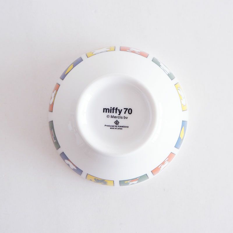 裏底には70周年ロゴが入ります