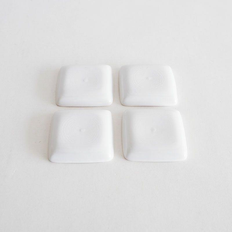 素地を生かした裏面です