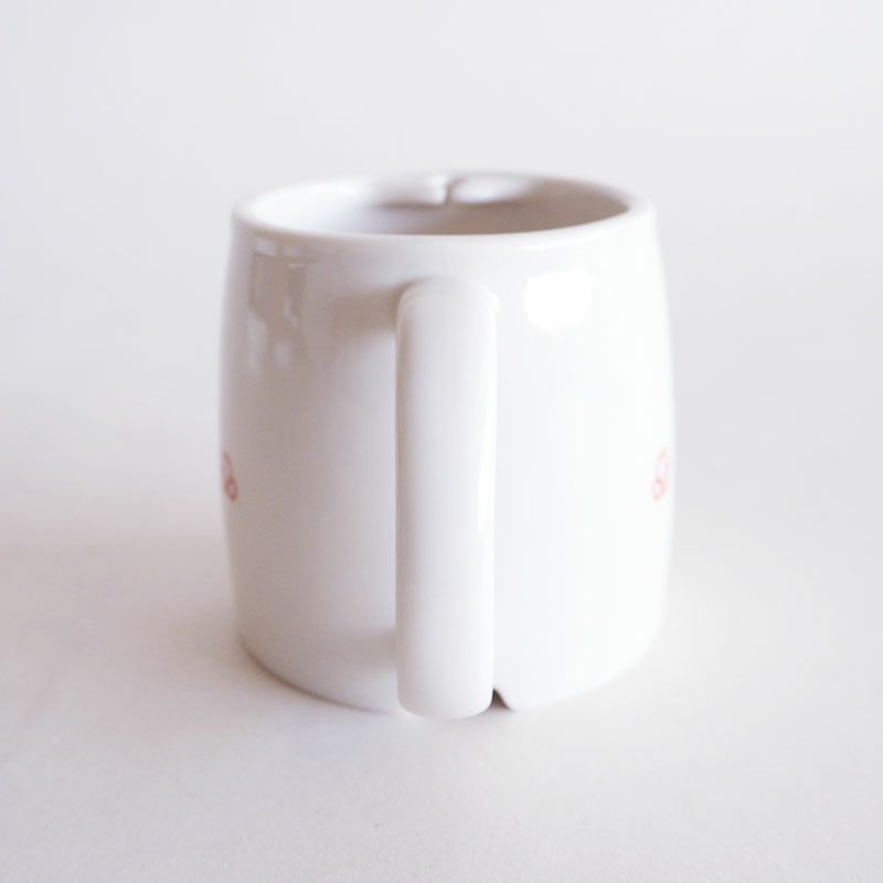 シンプルな形状のマグカップです